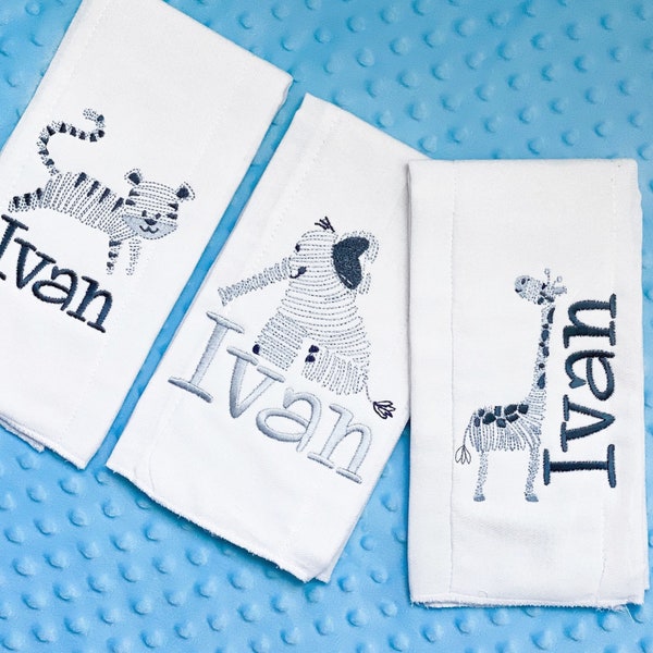 Lot de 3 serviettes brodées personnalisées pour les rots - monogrammes - cadeau pour bébé - couche lavable - bébé fille - bébé garçon - animaux bleus - lot de 3