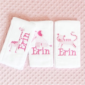 パーソナライズされた刺繍入りバープクロス 3 枚セット - モノグラム - ベビーギフト - 布おむつ - 女の子の赤ちゃん - 男の子の赤ちゃん - 動物 ピンク