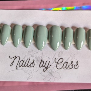 Jade green press on nails, spring nails, medium almond, Size M 15468