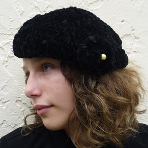 Crochet Black Beret For Women, French Style Velvet Beret, Handmade Velvet Beret With Beaded Flower, Hats For Girls, Gift For Her, Accessory