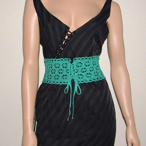 Emerald Green Crochet Lace Waist Belt, Gothic Victorian Style Underbust Statement Accessory, Adjustable Lacing Fairy-core Waistband