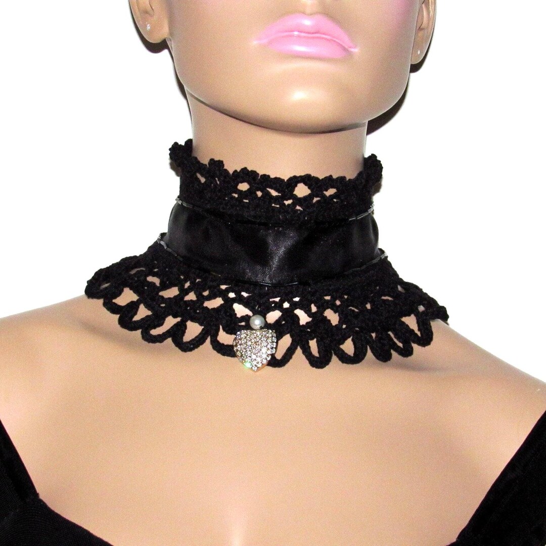 Black Crochet Lace Choke With Heart Pendant: Gothic Victorian Collar ...