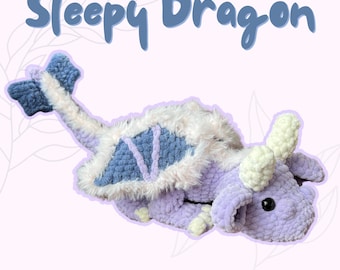 Peluche de dragón morado acostado hecho a mano en crochet