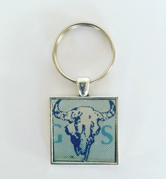 Montana License Plate Keychain, Gift for Traveler, Montana Souvenir, Bull Head Keychain, Gift for hunter, Keychain for Him.