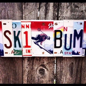 Señal de matrícula SKI BUM. esquiador -regalo de esquiador -arte de la cabaña de esquí - para él -bum de esquí - arte de la matrícula