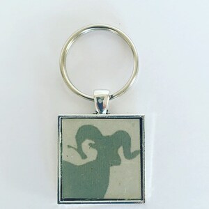 Chaveiro de matrícula de Nevada, presente para viajante, lembrança de Nevada, chaveiro Ram, presente para caçador, chaveiro para marido