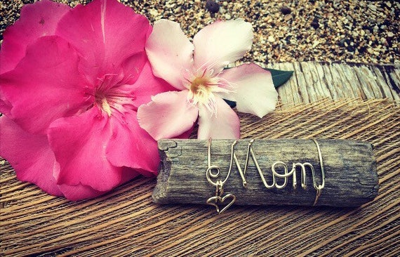 Beach Gifts for Mom, Mothers Day Gift, Custom Mom Gifts, Mothers Day Gift Idea, Driftwood Art, Wire Script, Made in Hawaii, Beach Decor.