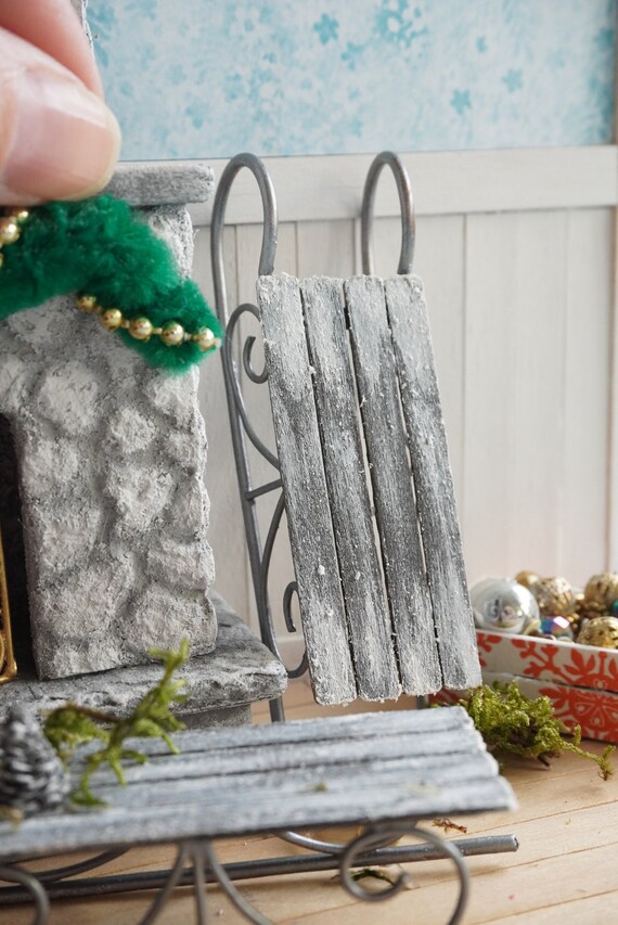 Schlitten mit Geschenke weihnachtliche Dekoration Puppenhaus Miniaturen 1:12 