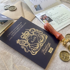 Convite britânico do passaporte do casamento de <br> Entrega Rápida? Casamento em viagem na Grã-Bretanha no Reino Unido | Amante de viagens | Casamento de Destino | Casamento na praia | Convites