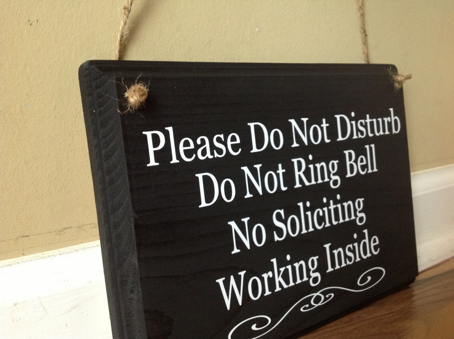 Please do your work. Do not disturb. Please do your work. Keep the area clean. Please do not touch обои.