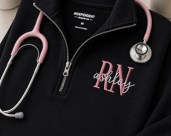 Bluza z nadrukiem pielęgniarki z zamkiem błyskawicznym 1/4, haftowany sweter pielęgniarski, spersonalizowany prezent dla pielęgniarki, prezent na ukończenie studiów pielęgniarskich, monogram z zamkiem błyskawicznym 1/4