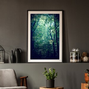 Surreal Forest Photograph, Ethereal Moody Tree Photography, Green Nature Photo Print, Ufficio Lobby Decor Camera da letto Wall Art