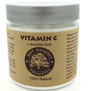 La poudre de vitamine C naturelle (acide L-ascorbique) aide à créer une peau plus jeune et plus ferme tout en estompant les signes des dommages causés par le soleil et les marques post-acnéiques.