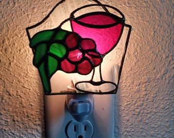 Stained Glass Nightlight/Wine Glass Nightlight/Mother's Day Gift/Kitchen Decor/Stained Glass with Purple Grapes and Leaves/Plug-in Wall Lamp