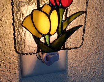 Stained Glass Tulip Flower Nightlight / Mother's Day Gift / Flower Nightlight / Plug-in Wall Lamp / Tulip Lovers Gift / Forever Flowers