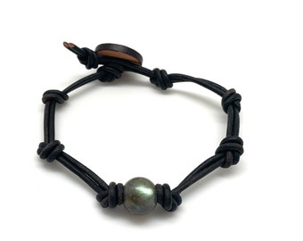 Labradorite knotted Leather bracelet with wooden OM button. Bringer of Light, Protection, Intuition, Faith in self