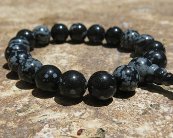 Snowflake Obsidian Wrist Mala. 18 beads, 10mm. Mantra meditation. Stress release, Balance for Body, Mind, Spirit. Surrender in Meditation.