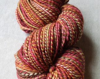 Handgesponnene Falkland Wolle, Kammgarn, Nest Faserstudien gefärbt