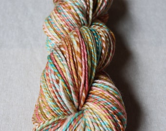 Handgesponnene superwash Merinowolle, Aran, Nest Fibre Studio gefärbt