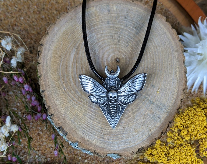 A21c  Night Moth Death's Head Hawkmoth Pendant Necklace Gift Women Men Jewelry Oddity Curiosity Fashion Wearable Oddities