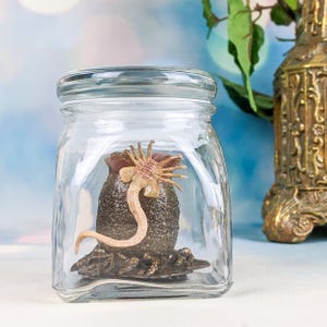 Alien Jar Xenomorph Specimen Facehugger Embryo & Egg Glass Jar Prop Replica curiosities cabinet oddities decor lizard props