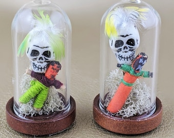 G77b Dollhouse Voodoo Doll Witch Doctor skull display Miniature Glass display dome Curiosity Macabre Oddities Curiosities Skull doll house
