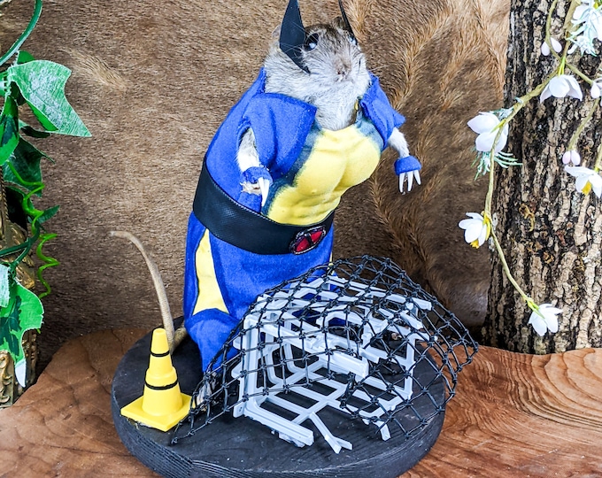Wolverine Superhero Rat Taxidermy Standing Display comic book Standing Anthropomorphic preserved specimen film decor fandom funny