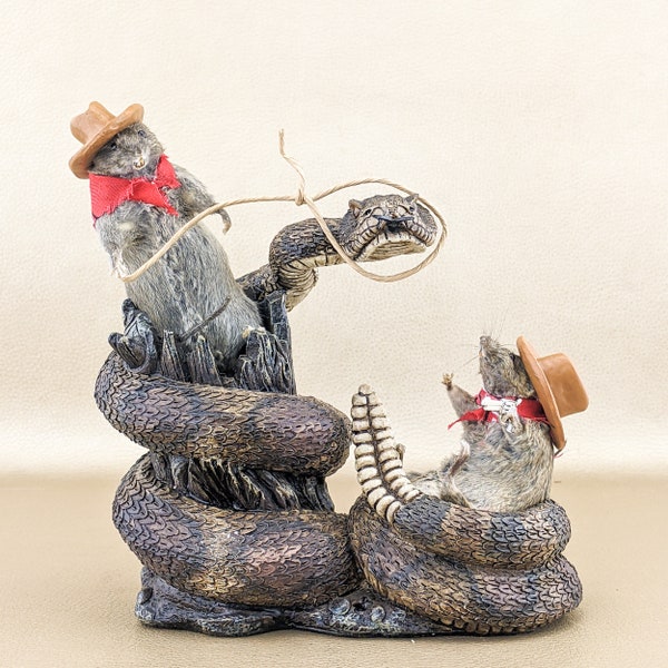 w115a Rangler 2 mouse Mice Taxidermy rattlesnake display Oddities curiosities preserved specimen collectible display oddity curiosity