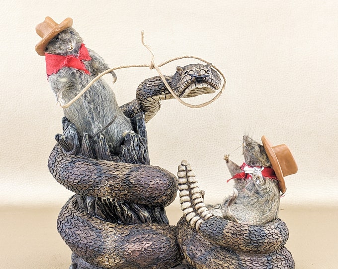 w115a Rangler 2 mouse Mice Taxidermy rattlesnake display Oddities curiosities preserved specimen collectible display oddity curiosity