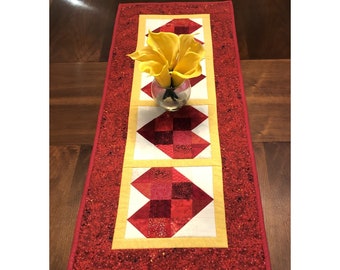 Quilted Heart Tablerunner, 16.5" x 43" Red and Cream Table Runner, Reversible Valentine Tablerunner or Wallhanging, Wedding Table Decor