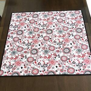Black White Red Table Topper, 32-1/4 82cm Square Quilted Table Topper ...