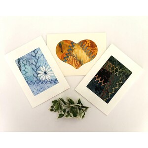 Lot de 3 cartes de voeux, cartes de voeux Crazy Quilt Fabric, cartes de voeux uniques cousues à la main, 5 x 7 pouces fibre art textile cartes de voeux