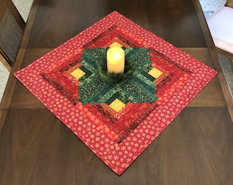 Red and Green Quilted Table Topper, Reversible Christmas Log Cabin Style Table Topper, 26" (66cm) Square Table Quilt with Gold Metallic