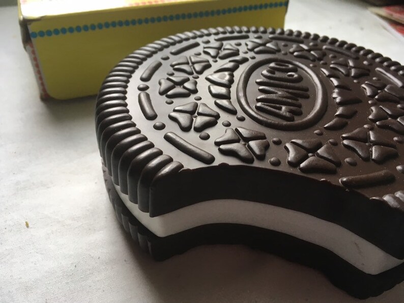 Vintage Novelty Figural Oreo Cookie Radio