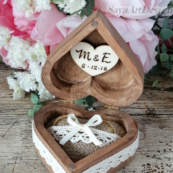 Herz Forme Holz Ring Halter. Ehering Box Graviert Holz. Personalisierte Ringkissen. Hochzeits Geschenk, Rustikale Ring Träger.