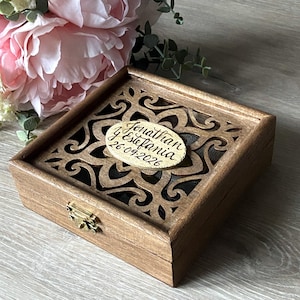 Caja de arras matrimoniales. Portador de monedas de ceremonia de boda. Caja de madera personalizada grabada. Regalo de boda.