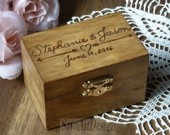 Wedding Ring Box, Rustic Ring Holder. Ring Bearer Box Personalized Rustic with Arrows and Heart. Ring Pillow Bearer. Country Wedding.