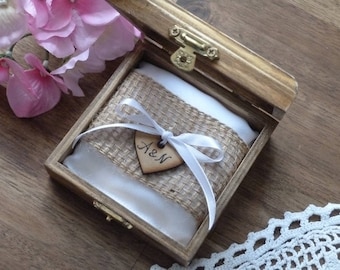 Wedding Ring Box. Rustic Wooden Ring Holder. Ring Bearer Box. Personalized Ring Pillow Box. Window Box with Burlap Rolls.