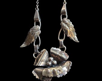 1950s floral leaf sterling necklace signed Raleigh. 1/20+12k gf