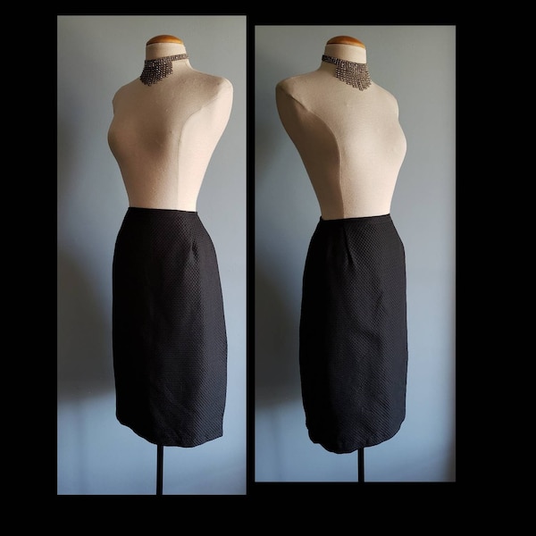 1950s black pencil skirt in a basket weave fabric. 26 waist.