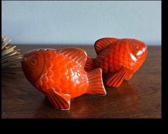 Vintage Metlox orange ceramic salt and pepper shakers.