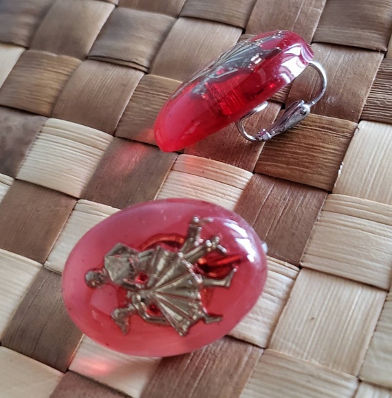 Vintage Red Lucite Swing Dancer Clip On Earrings. - image 5