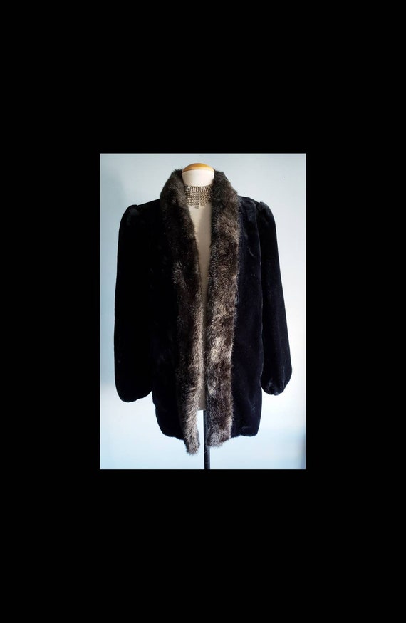Veste Fausse Fourrure Jordache Noire - Taille 12, Fourrure Renard, Neuve Avec étiquettes, Prix Neuf 119$