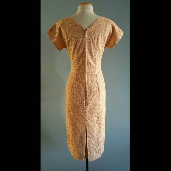 1950s floral lace wiggle dress. - image 3