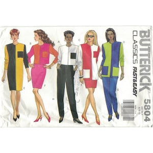 Peut inclure: Un patron de couture pour quatre tenues différentes avec des blocs de couleur géométriques. Les tenues comprennent une robe jaune et noire, une robe rose et orange, un tailleur pantalon blanc et noir et une robe rouge et blanche. Le patron est de Butterick et est intitulé "Classics Fast & Easy" et "5804".