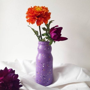 Vase, vase en verre, vase peint à la main, vase décoré à la main, vase à fleurs, décoration intérieure, vase décoré, vase violet, bouteille en verre recyclé image 1