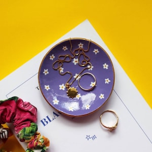 Daisy trinket dish, ring dish, jewellery dish, round tray, home decor, clay trinket, jewellery trinket dish, floral trinket
