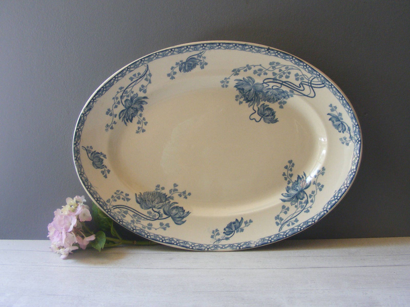 Ancien Plat Français, Transferware Bleu, de Sarreguemines.