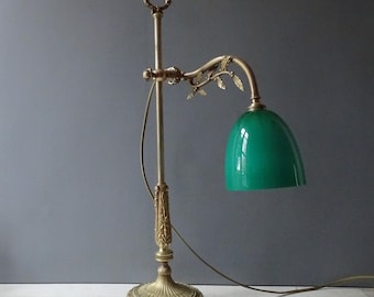 Lámpara de mesa antigua rara de bronce con elevación y caída, con pantalla de vidrio verde / Lámpara de escritorio de bronce antiguo.