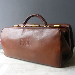 Franse antieke bruine lederen monogrammed doctor bag, monogramm hm.